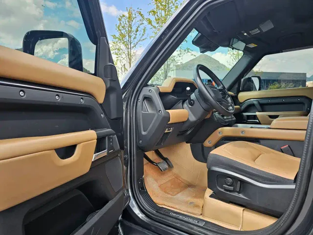 Land Rover Defender — Фото автомобиля 9