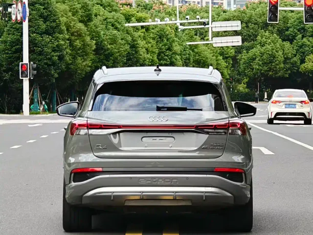 Audi Q4 e-tron — Фото автомобиля 11
