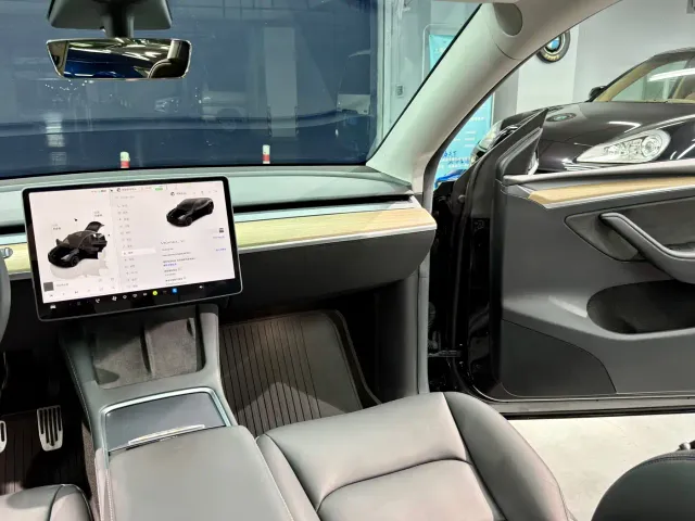 Tesla Model Y — Фото автомобиля 13