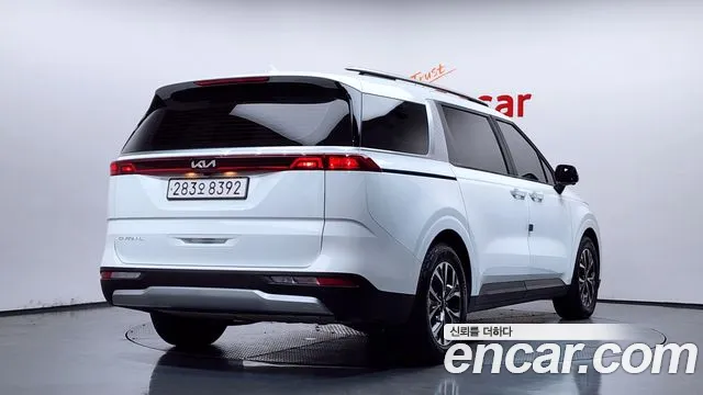 Kia Carnival Generation 4 — Фото автомобиля 2