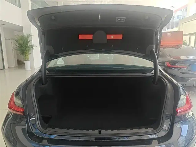 BMW 3 Series — Фото автомобиля 18