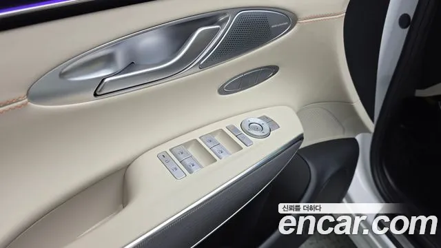 Genesis GV70 — Фото автомобиля 26