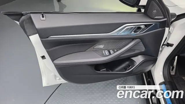 BMW i4 — Фото автомобиля 22