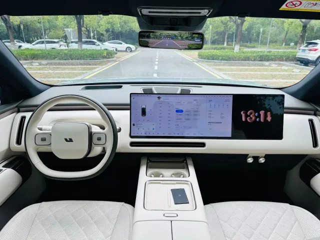 Li Auto Li L8 — Фото автомобиля 8