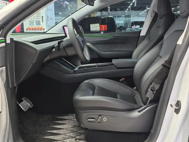 Tesla Model Y — Фото автомобиля 4