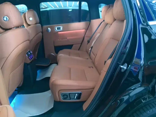 Li Auto L7 — Фото автомобиля 16