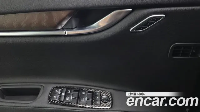 Maserati Ghibli — Фото автомобиля 12