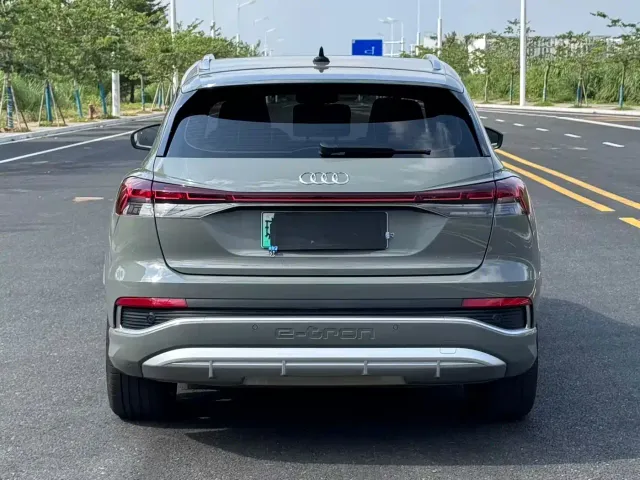 Audi Q4 e-tron — Фото автомобиля 5