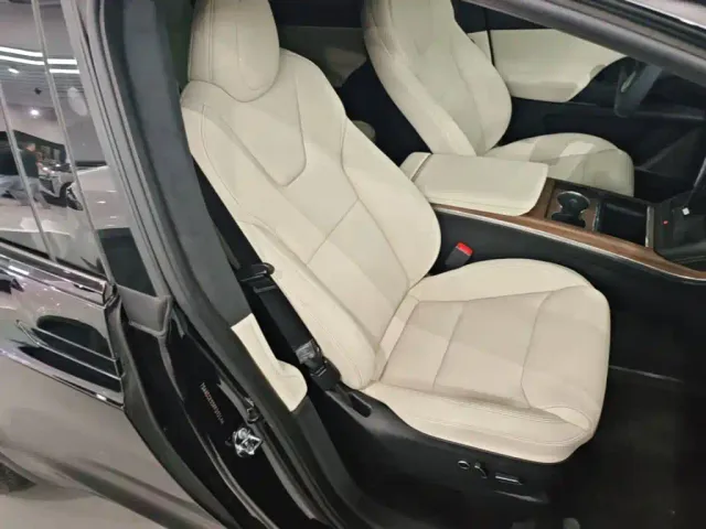 Tesla Model X — Фото автомобиля 19