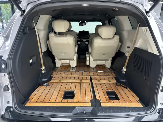 Toyota Sienna — Фото автомобиля 20