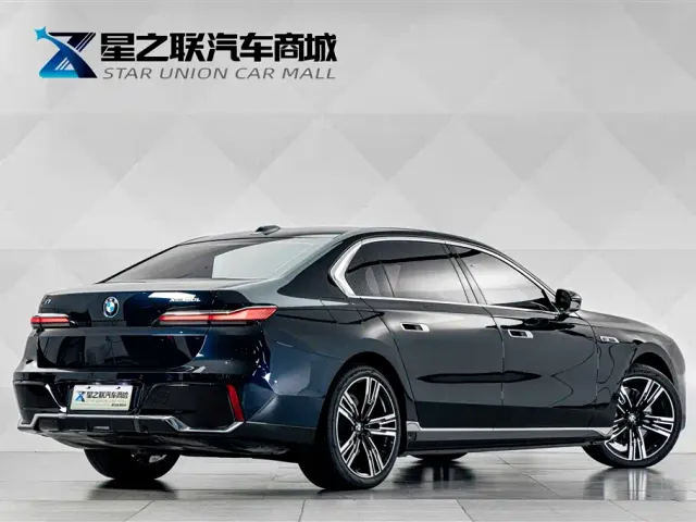 BMW i7 — Фото автомобиля 6