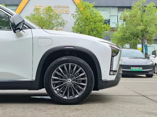 Nio ES8 — Фото автомобиля 22
