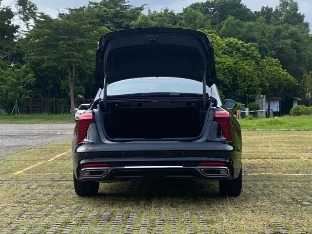 Hongqi H5 — Фото автомобиля 25