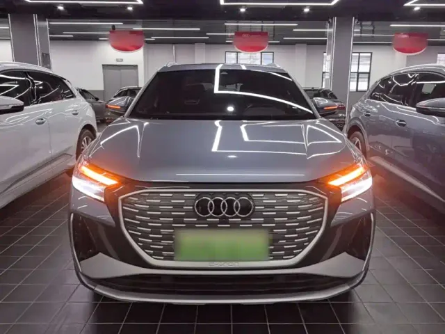 Audi Q4 e-tron — Фото автомобиля 2
