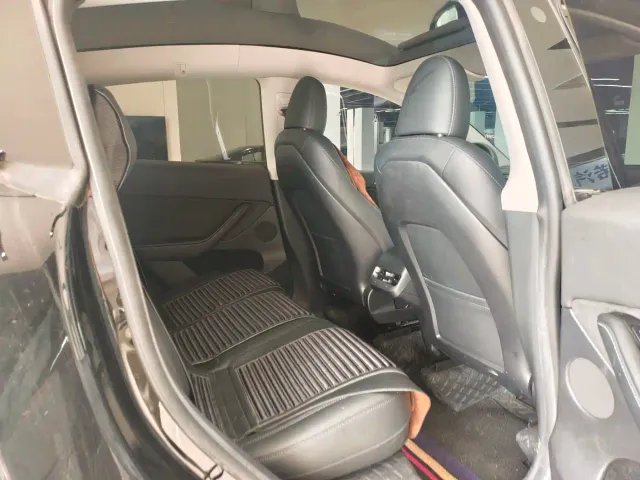 Tesla Model Y — Фото автомобиля 10