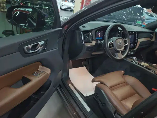 Volvo XC60 — Фото автомобиля 15