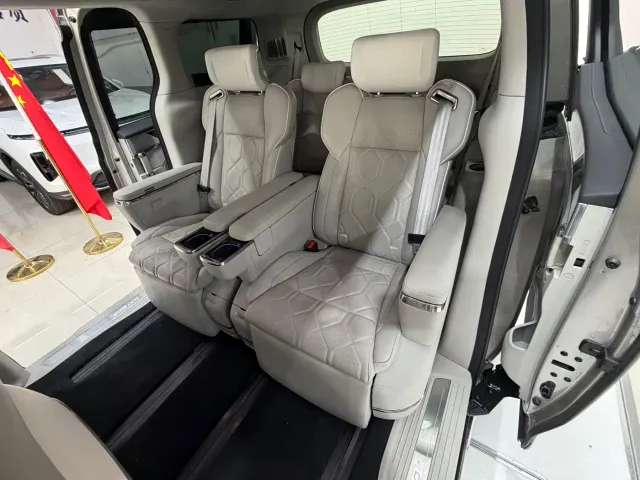 Volvo EM90 — Фото автомобиля 15