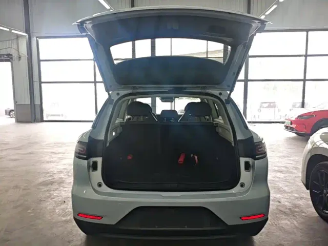 Leapmotor C11 — Фото автомобиля 18