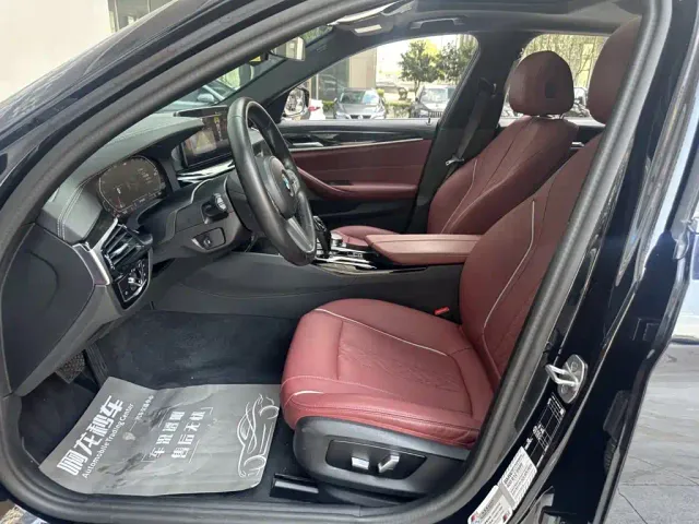 BMW 5 Series — Фото автомобиля 11