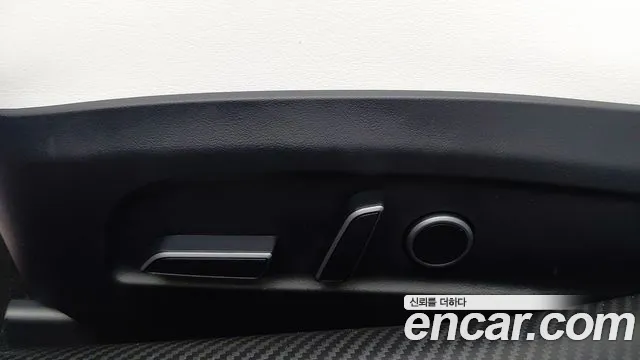 Tesla Model 3 — Фото автомобиля 16