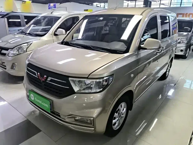 Фотография автомобиля — Wuling Hongguang V