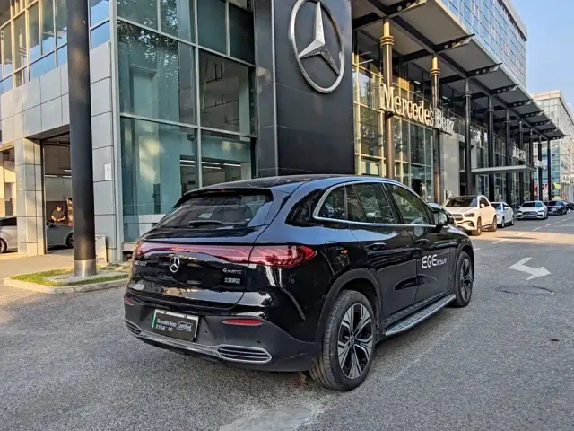 Mercedes-Benz EQE SUV — Фото автомобиля 15