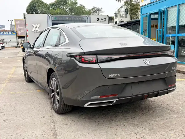 Changan Eado — Фото автомобиля 4