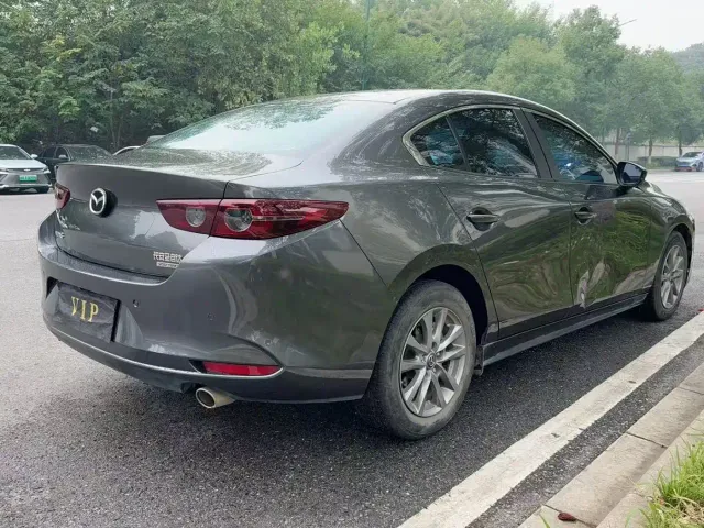 Mazda Axela — Фото автомобиля 9