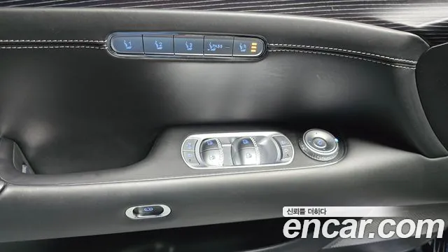 Genesis G90 Бензин 3.5 Turbo e-S/C AWD LWB — Фото автомобиля 14