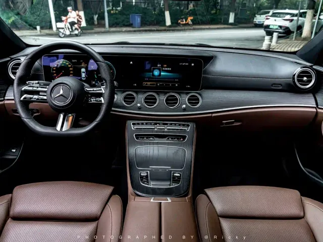 Mercedes-Benz E-Class — Фото автомобиля 3