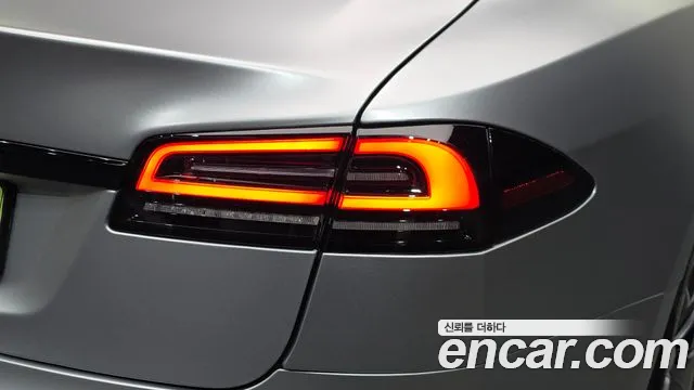 Tesla Model S — Фото автомобиля 8