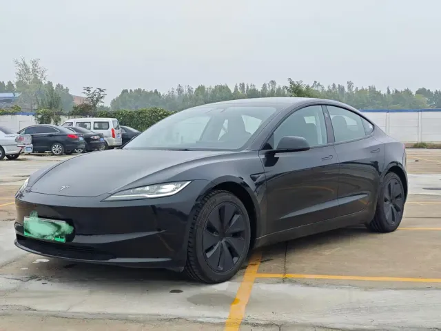 Фотография автомобиля — Tesla Model 3