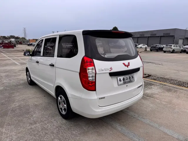 Wuling Hongguang — Фото автомобиля 19
