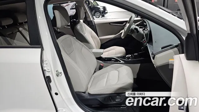 Kia Niro — Фото автомобиля 16