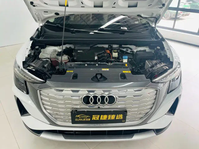 Audi Q5 e-tron — Фото автомобиля 2