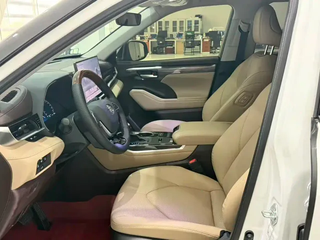 Toyota Highlander — Фото автомобиля 11