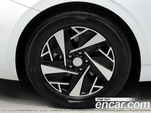 Hyundai Grandeur Grandeur (New) Hybrid — Фото автомобиля 19
