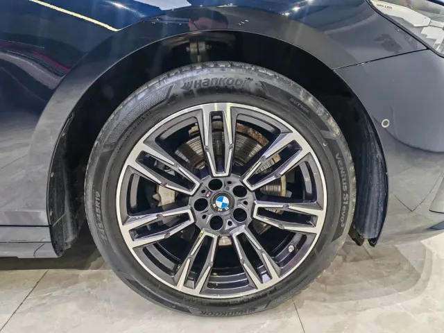BMW 5 Series — Фото автомобиля 12