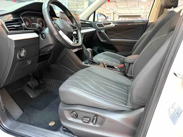 Volkswagen Tiguan L — Фото автомобиля 13