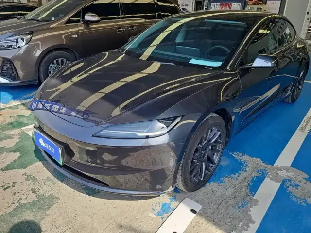 Фотография автомобиля — Tesla Model 3