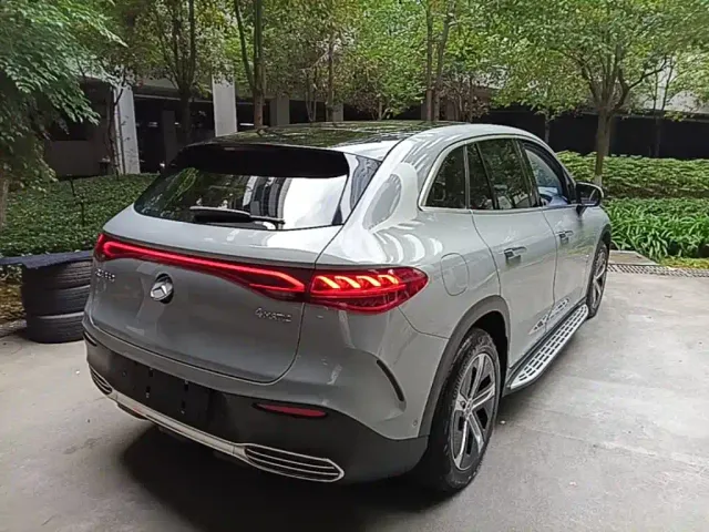 Mercedes-Benz EQE SUV — Фото автомобиля 6