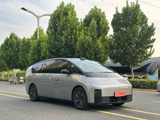 Li Auto MEGA — Фото автомобиля 3