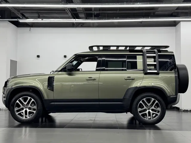 Land Rover Defender — Фото автомобиля 12