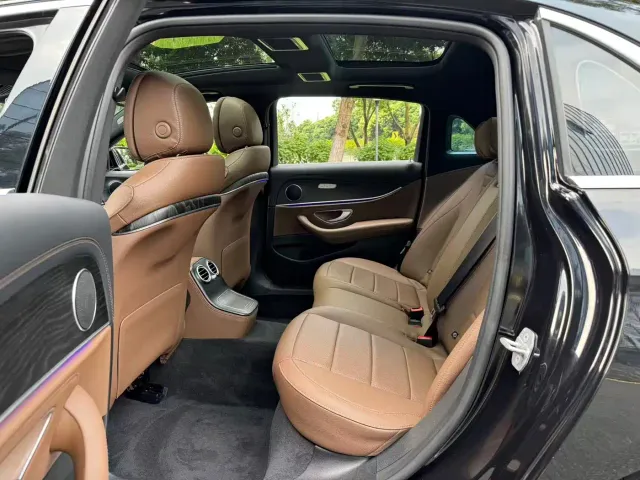Mercedes-Benz E-Class — Фото автомобиля 9