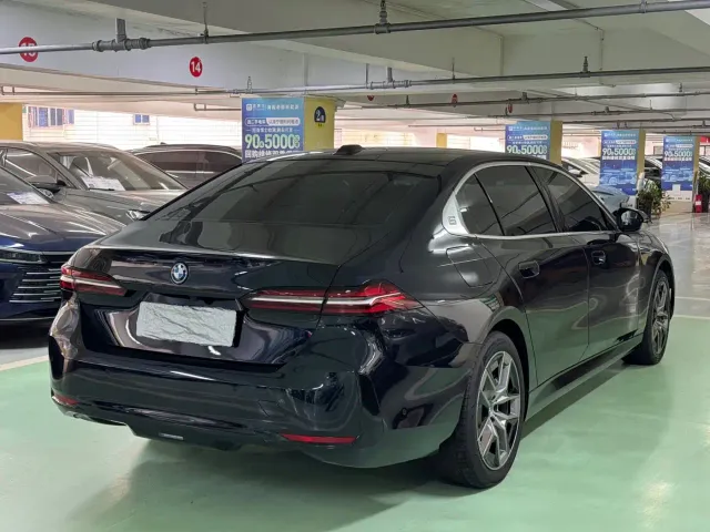 BMW i5 — Фото автомобиля 9