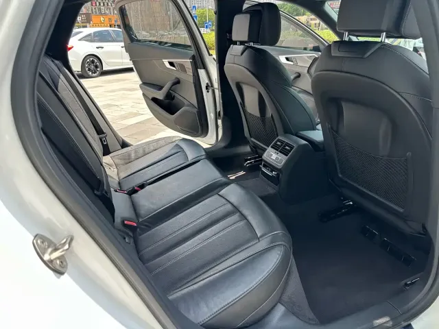 Audi A4L — Фото автомобиля 11
