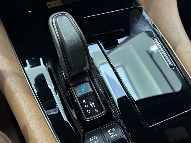 Toyota Alphard — Фото автомобиля 10
