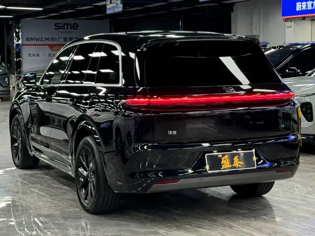 Li Auto L8 — Фото автомобиля 5