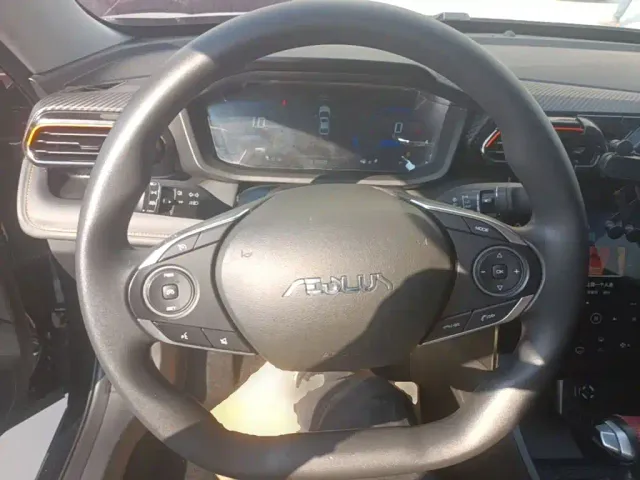 Dongfeng Yixuan — Фото автомобиля 10