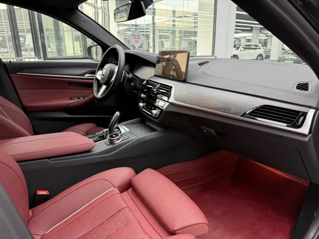 BMW 5 Series — Фото автомобиля 15